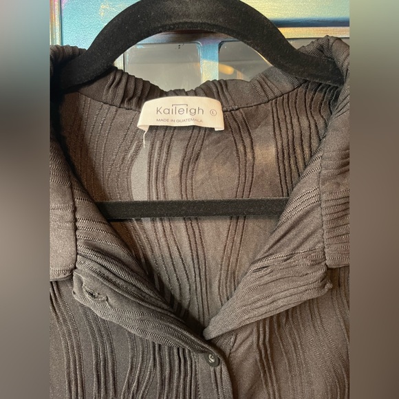 Kaileigh Black Textured Button Up Top - Large (NWOT) - Picture 4 of 4